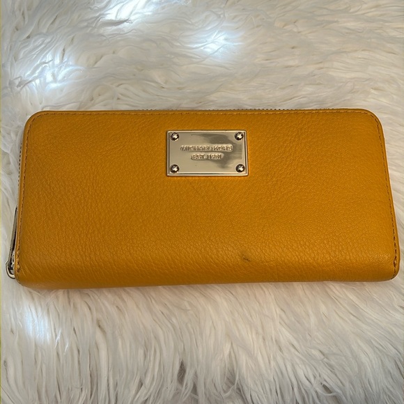 Michael Kors Handbags - Michael Kors Wallet